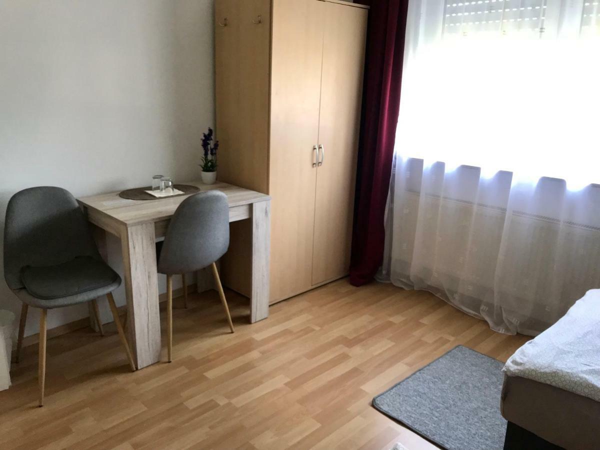 Juna Karlsruhe Bagian luar foto